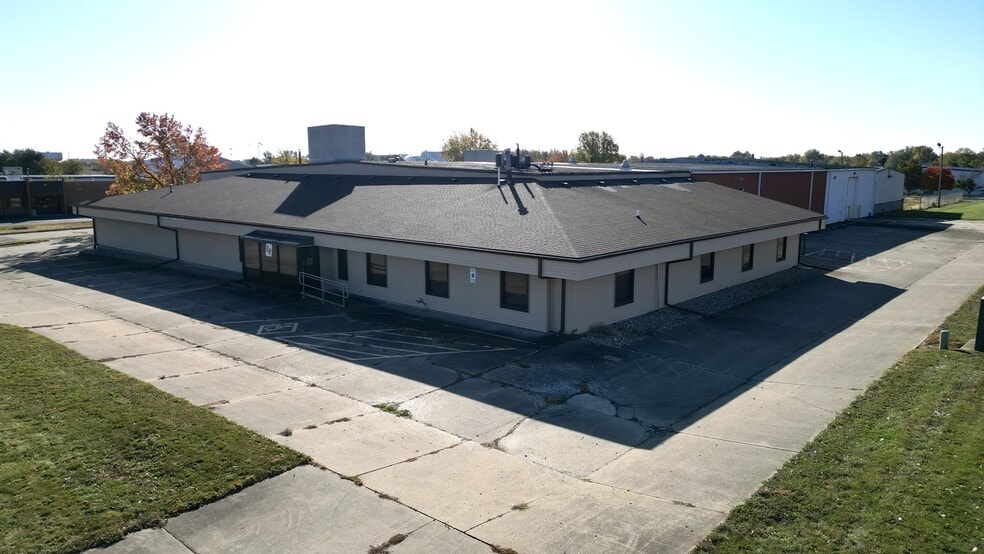 2881 E Parkway Dr, Decatur, IL à vendre - Photo du bâtiment - Image 3 de 15