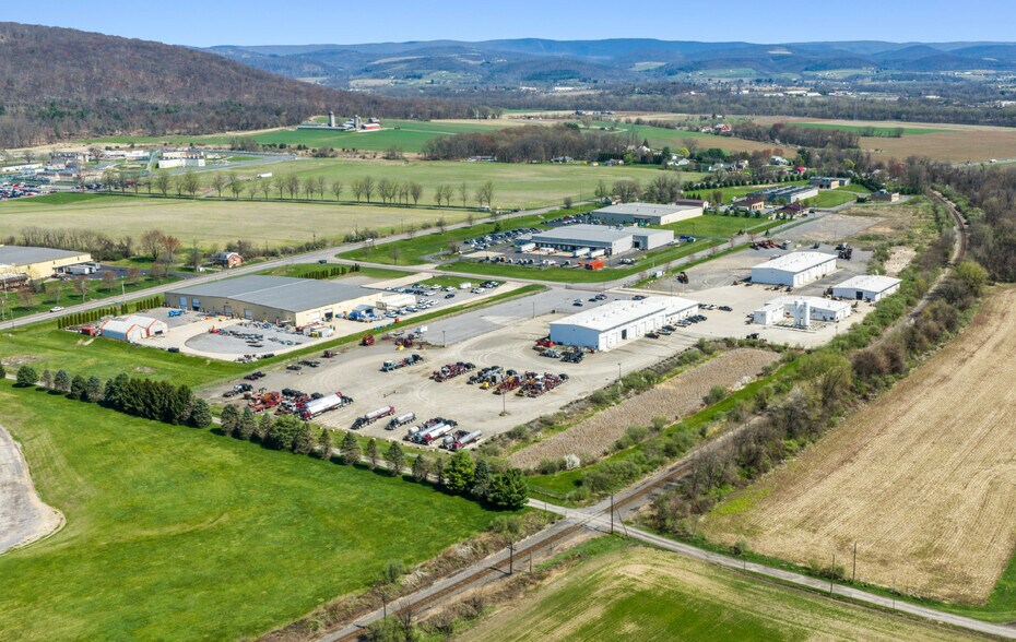 4 Girton Dr Industrial Campus portefeuille de 4 propriétés à vendre sur LoopNet.ca - Photo du bâtiment - Image 3 de 13