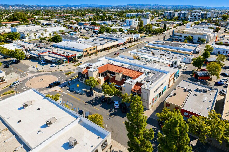 201 E Grand Ave, Escondido, CA à vendre - Photo du bâtiment - Image 2 de 18