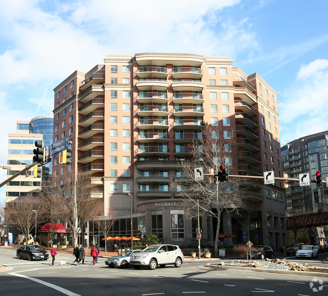 7701 Woodmont Ave, Bethesda, MD à louer - Photo du bâtiment - Image 1 de 85