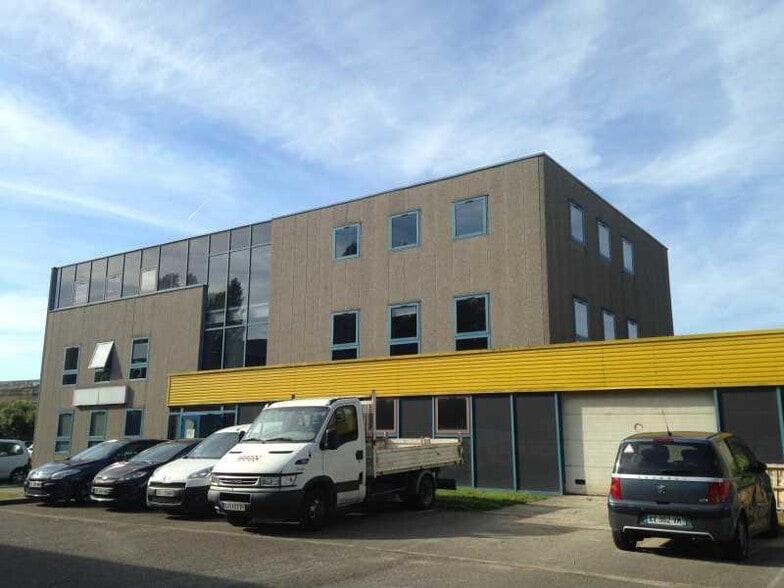 Office in Ris-Orangis for lease - Building Photo - Image 3 of 3