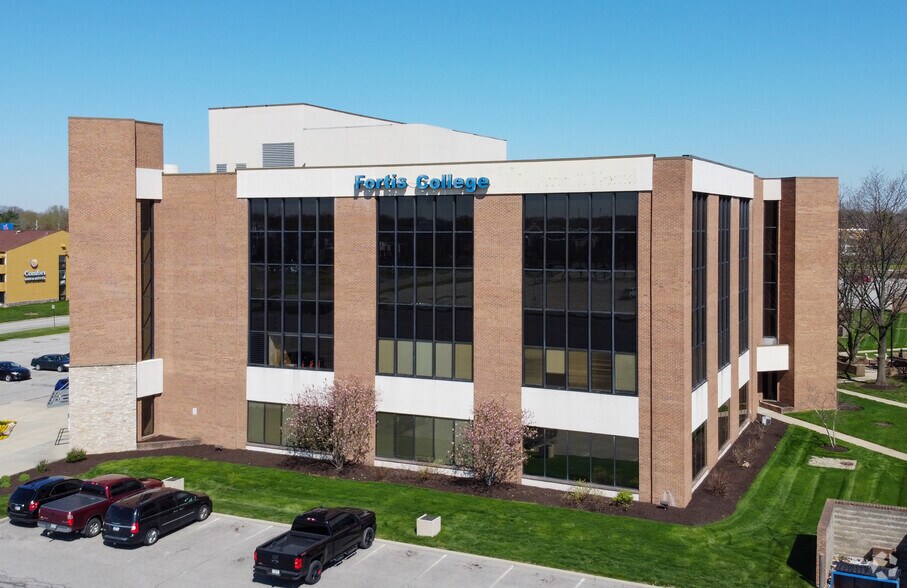 9001 N Wesleyan Rd, Indianapolis, IN à louer - Photo du bâtiment - Image 2 de 9