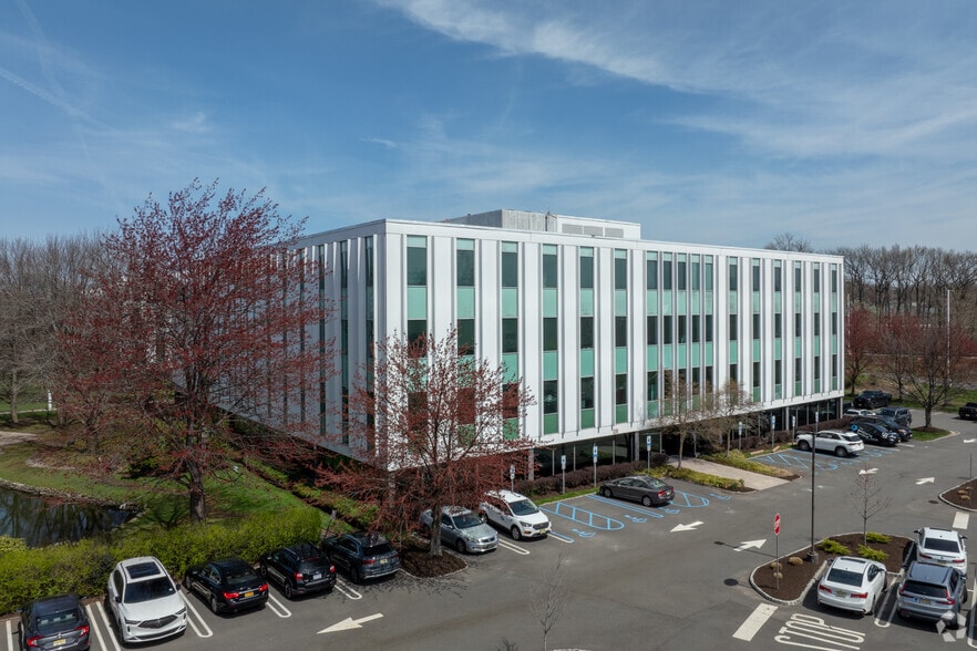 400 Broadacres Dr, Bloomfield, NJ for lease - Building Photo - Image 2 of 6
