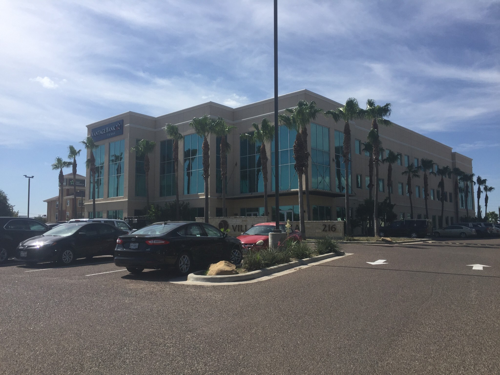 216 W Village Blvd, Laredo, TX à vendre Photo principale- Image 1 de 4