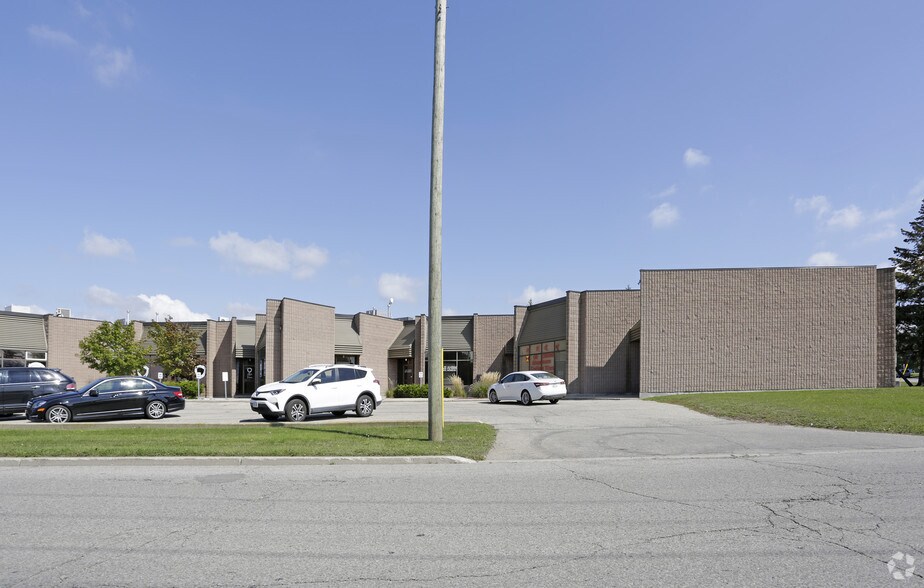 584 Colby Dr, Waterloo, ON à louer - Photo principale - Image 1 de 4