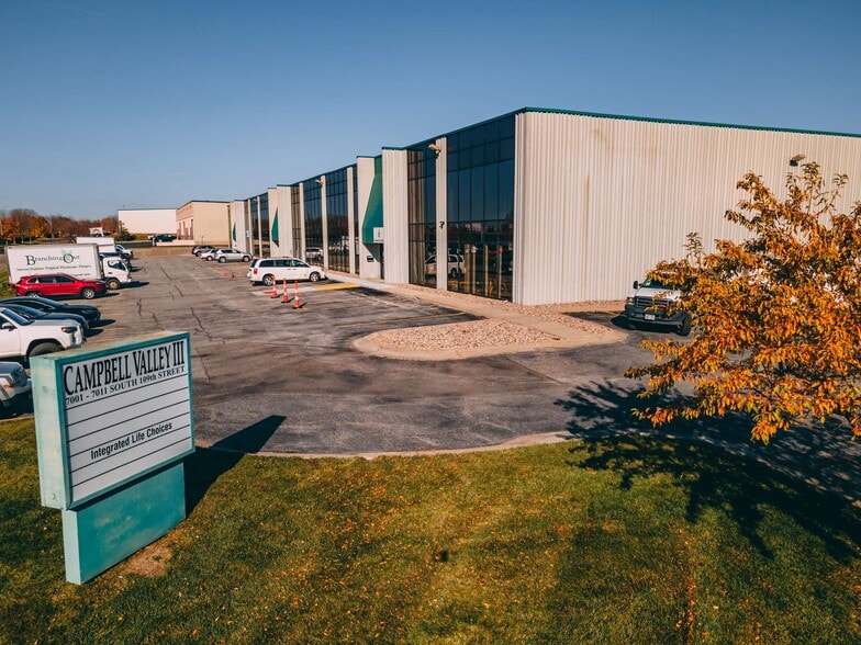 7001-7011 S 109th St, La Vista, NE for lease - Building Photo - Image 2 of 5