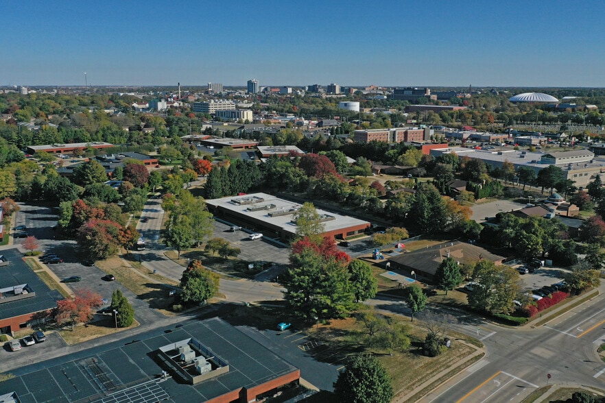 2004 Fox Dr, Champaign, IL for sale - Building Photo - Image 2 of 46