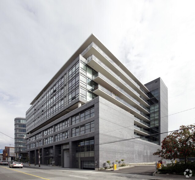 1201 Dundas St E, Toronto, ON à vendre - Photo du bâtiment - Image 3 de 11