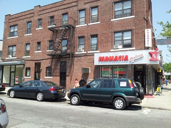 Plus de détails pour 3563 91st St, Jackson Heights, NY - Commerce de détail à louer