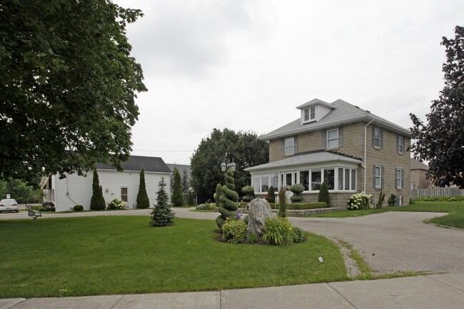 Plus de détails pour 1350 Langstaff Rd, Vaughan, ON - Commerce de détail à louer