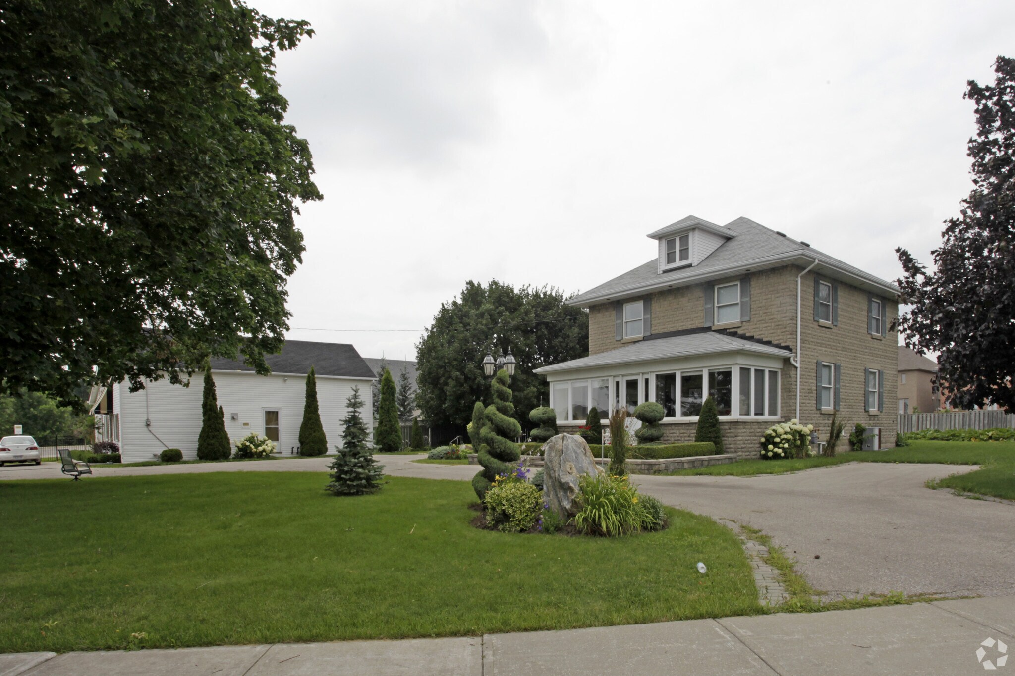 1350 Langstaff Rd, Vaughan, ON à louer Photo principale- Image 1 de 3