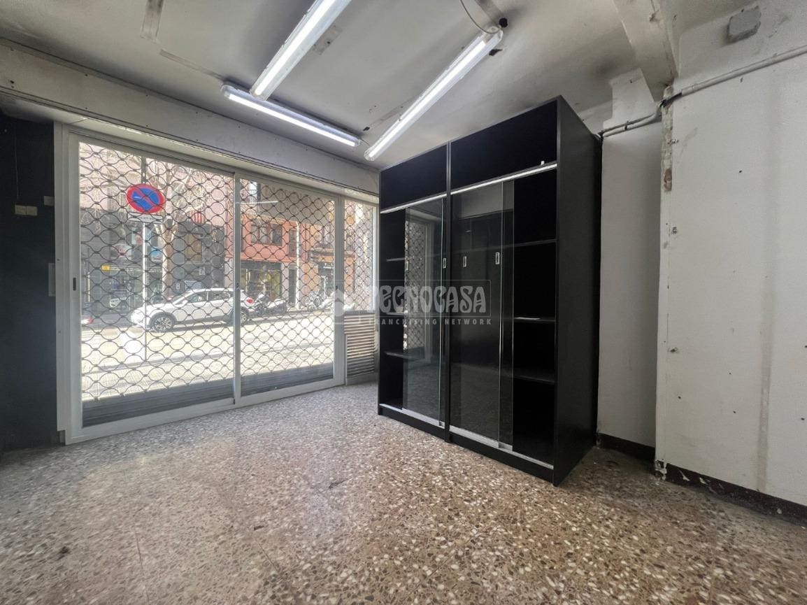 Barcelona, BAR 08025 - Unit 1 -  - Interior Photo - Image 2 of 11