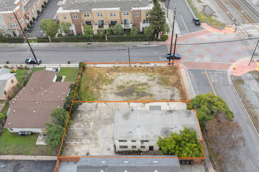 702 N Willowbrook Ave, Compton, CA à vendre - Photo du bâtiment - Image 2 de 8