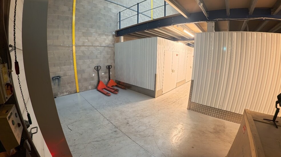 Fernside Rd, Willenhall for lease - Interior Photo - Image 3 of 13