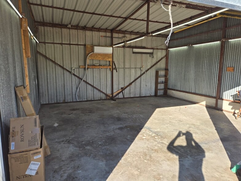 400 Raymond St, Farmersville, TX for lease - Interior Photo - Image 2 of 3