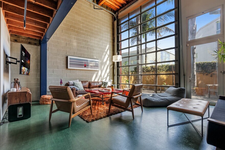 2114 Narcissus Ct, Venice, CA à louer - Photo du bâtiment - Image 2 de 26