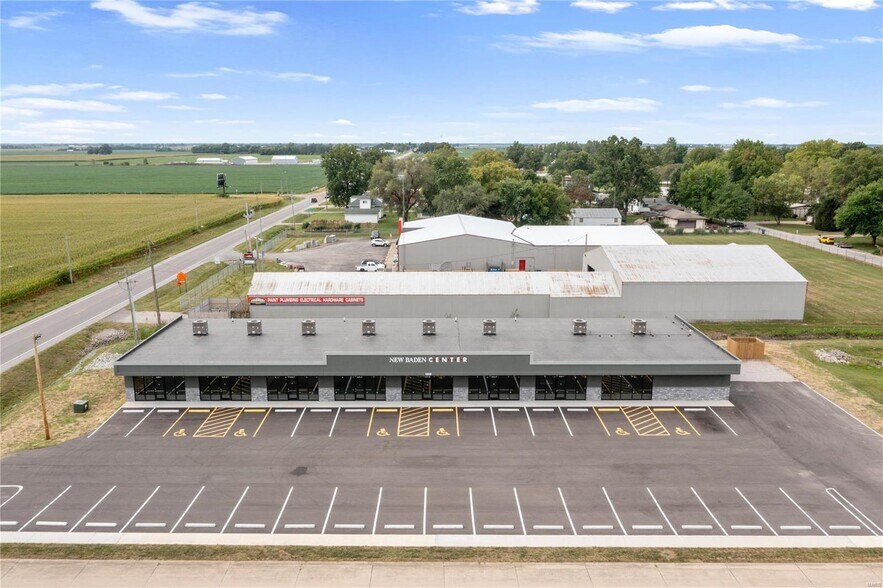 1219 E Cedar St, New Baden, IL à louer - Photo du bâtiment - Image 2 de 10