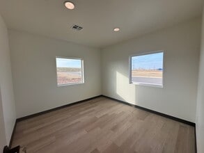 0 Sara Road, Mustang, OK à louer Photo intérieure- Image 2 de 3