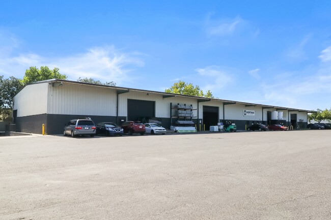 Plus de détails pour 901 Armstrong Blvd, Kissimmee, FL - Industriel à vendre