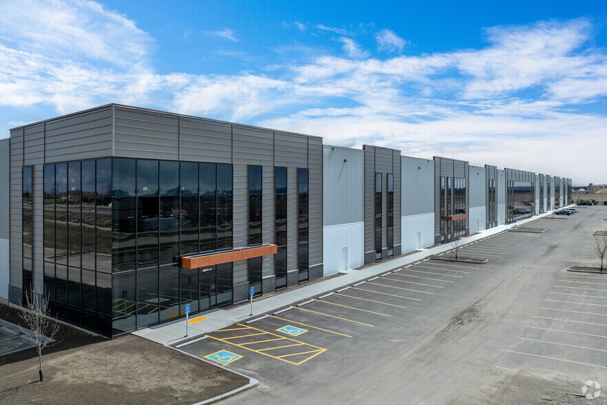 292230 Wagon Wheel Blvd, Calgary, AB à louer - Photo du bâtiment - Image 2 de 16