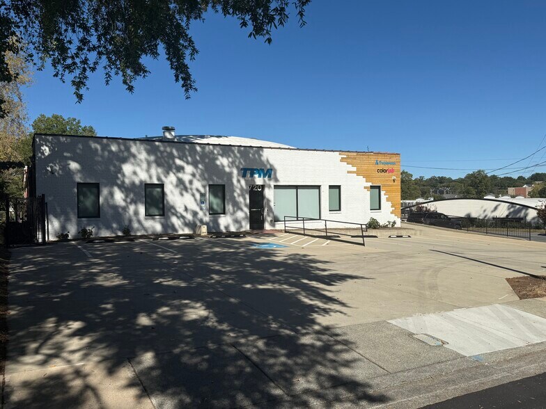 720 Tuckaseegee Rd, Charlotte, NC à louer - Photo du bâtiment - Image 2 de 8