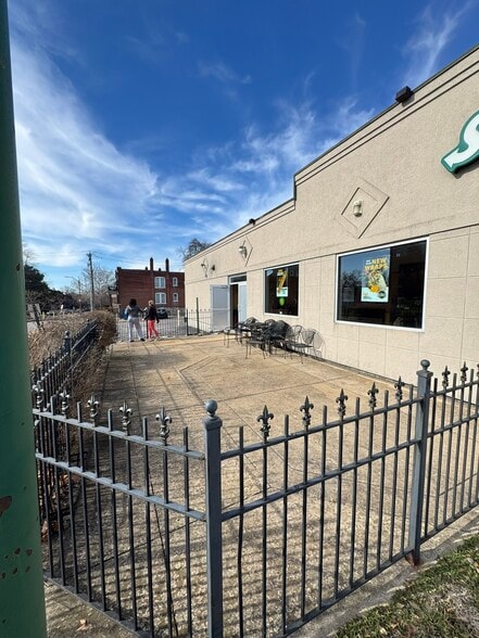 2253 S Grand Blvd, Saint Louis, MO à louer - Photo du bâtiment - Image 3 de 26