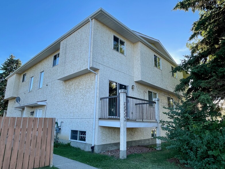 5009 13 Av NW, Edmonton, AB à vendre - Photo du bâtiment - Image 2 de 4