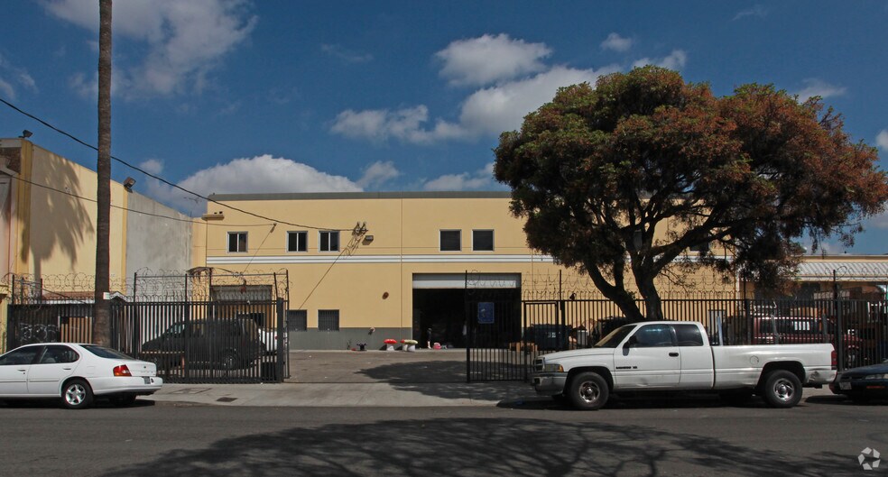135 E 35th St, Los Angeles, CA à louer - Photo du bâtiment - Image 2 de 4
