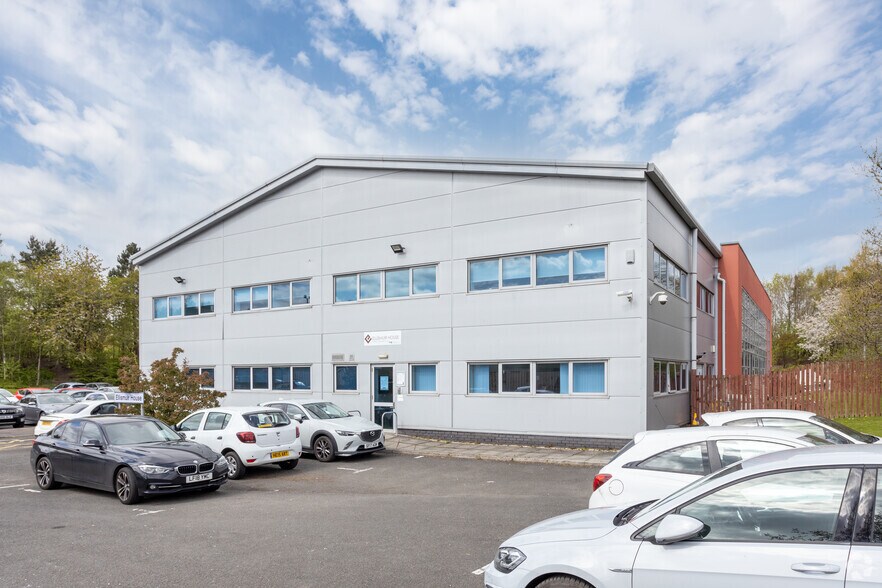 6 Ellismuir Way, Uddingston à louer - Photo du bâtiment - Image 3 de 5