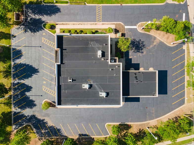 201 Genesis Dr, North Aurora, IL for lease - Building Photo - Image 3 of 3