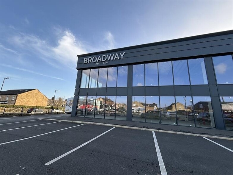 Queens Rd, Halifax for lease - Building Photo - Image 1 of 3