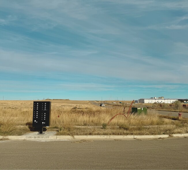 US-2 & 60th Ave W Iron Point ave, Williston, ND à vendre - Photo du bâtiment - Image 2 de 9