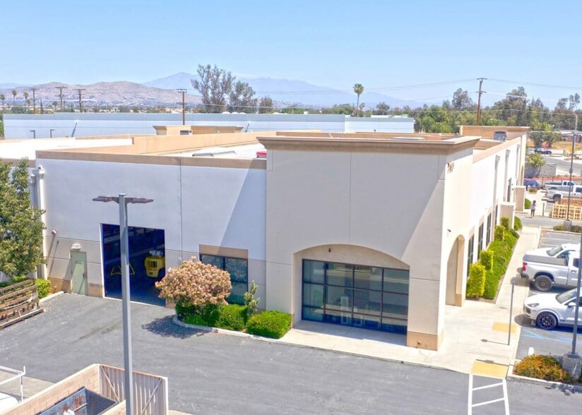 7193 Old 215 Frontage Rd, Moreno Valley, CA for lease - Building Photo - Image 2 of 3