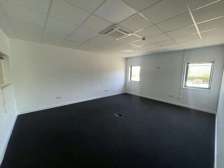 Quinn Close, Coventry à louer - Photo du bâtiment - Image 2 de 5