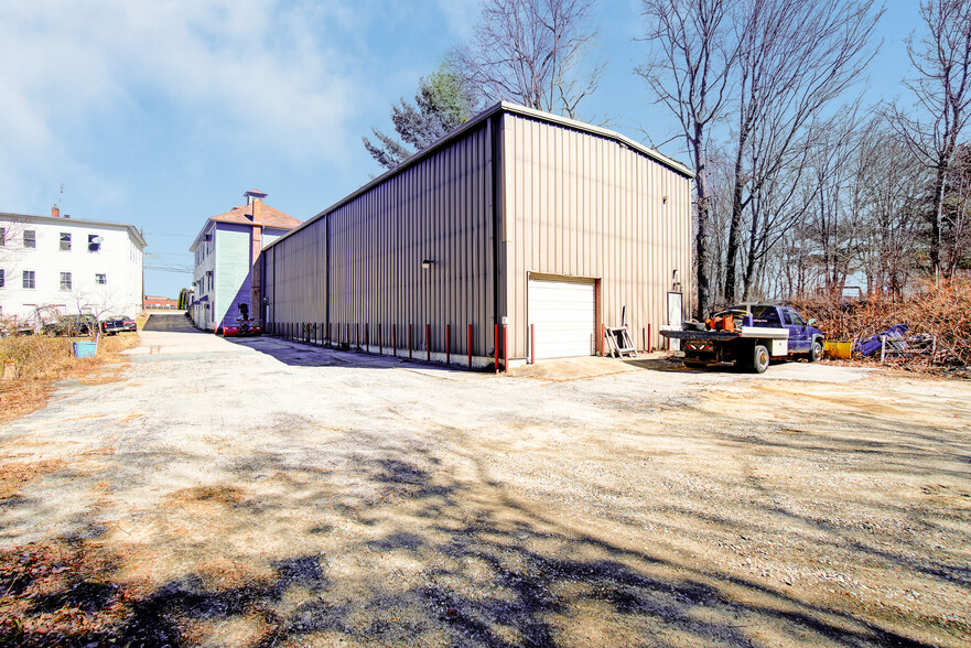 411 Chapel St, Burrillville, RI à vendre - Photo du bâtiment - Image 1 de 1