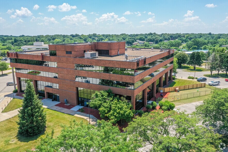 2700 Westown Pky, West Des Moines, IA à louer - Photo du bâtiment - Image 3 de 7