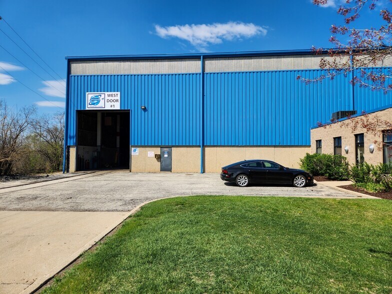 2550 Arthur Ave, Elk Grove Village, IL à louer - Photo du bâtiment - Image 2 de 2