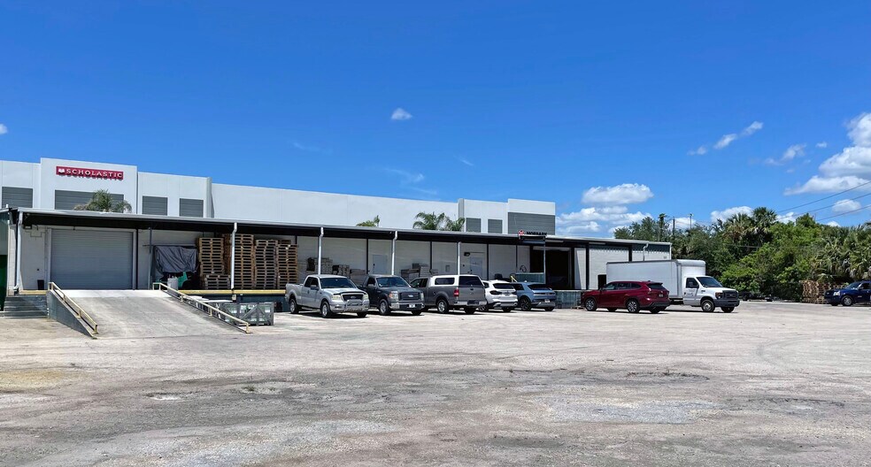 325 Rand Yard Rd, Sanford, FL à vendre - Photo du bâtiment - Image 1 de 3