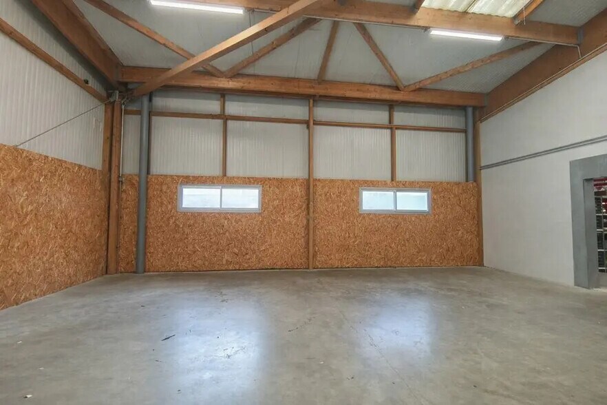 Flex in Bayonne for lease - Interior Photo - Image 2 of 4