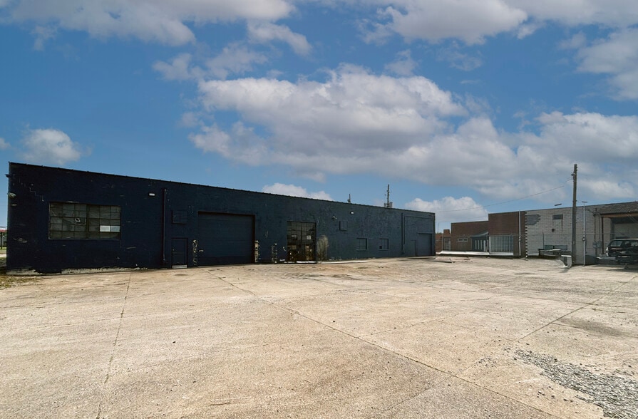 1810 W 16th St, Indianapolis, IN for sale - Building Photo - Image 2 of 5