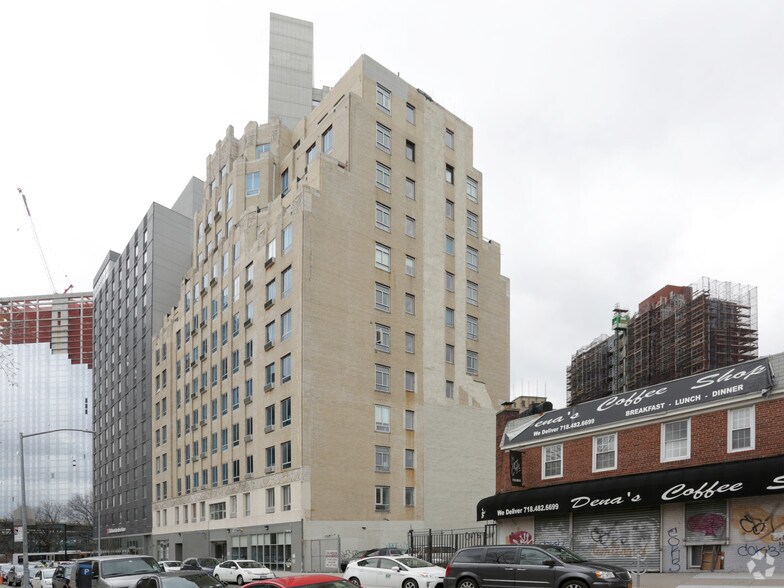 29-28 41st Ave, Long Island City, NY à louer - Photo du bâtiment - Image 3 de 8