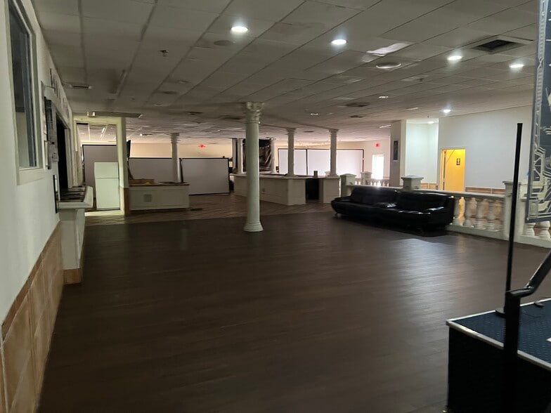 16805 NW 12th Ave, Miami, FL for sale - Building Photo - Image 3 of 12