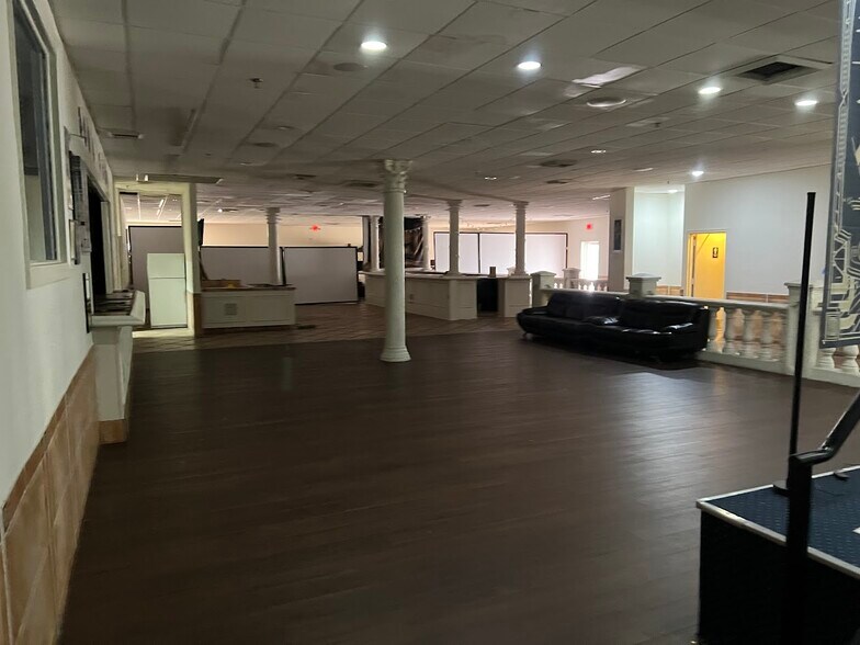 16805 NW 12th Ave, Miami, FL à vendre - Photo du bâtiment - Image 3 de 12