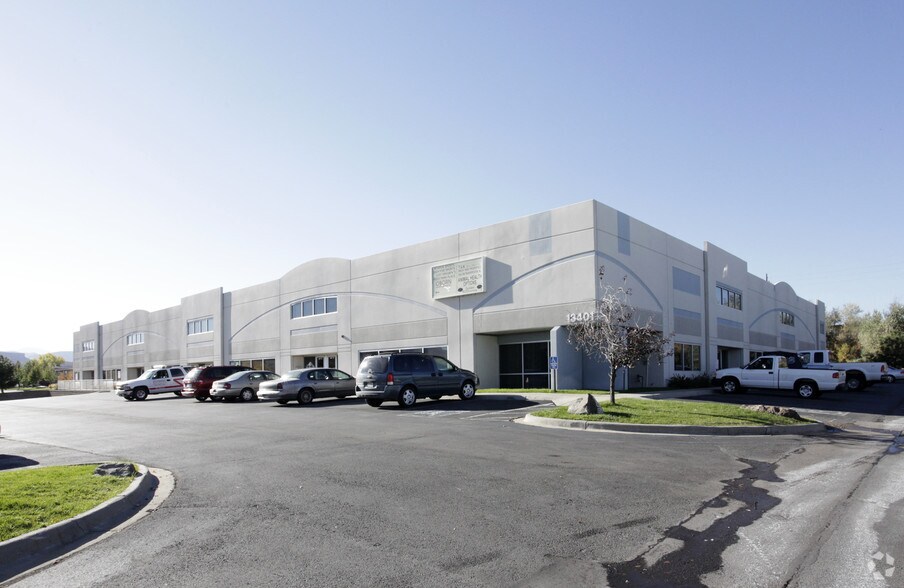 13401 W 43rd Dr, Golden, CO à vendre - Photo du bâtiment - Image 3 de 27