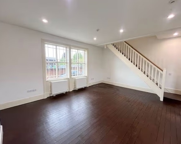 Station Appr, Frodsham for lease Interior Photo- Image 1 of 2