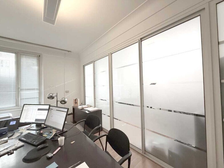 Office in Paris for sale - Interior Photo - Image 2 of 10