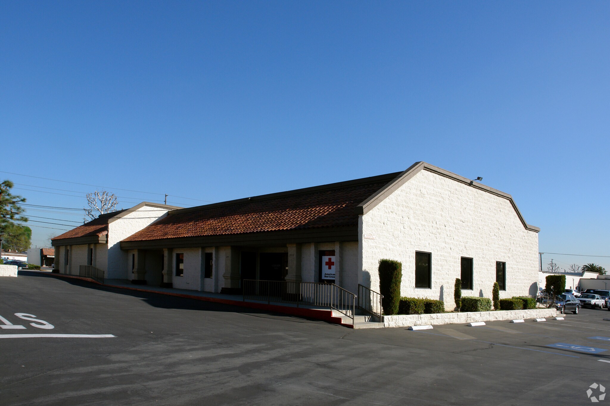 867-921 E Cypress St, Covina, CA à louer Photo du bâtiment- Image 1 de 14