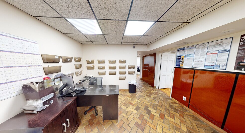 1635 Bath Ave, Brooklyn, NY for lease - Building Photo - Image 2 of 6