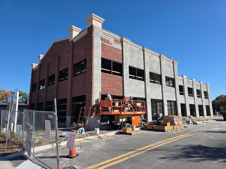 425 S Woodland Blvd, Deland, FL à vendre - Photo du bâtiment - Image 1 de 16