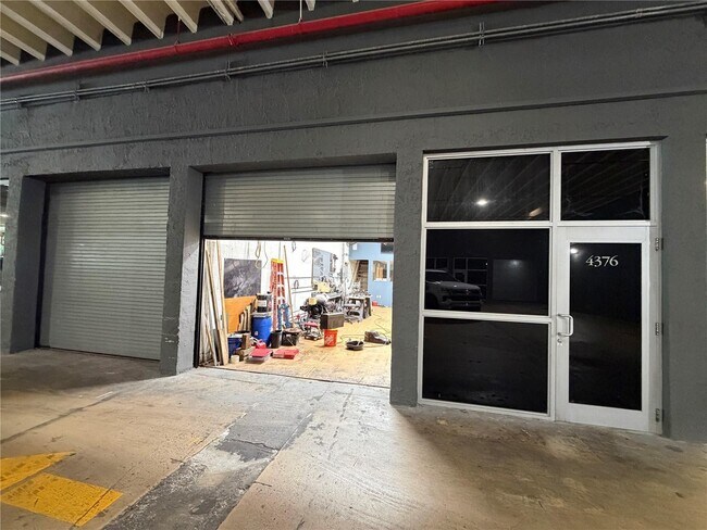 Plus de détails pour 4310 SW 73rd Ave, Miami, FL - Industriel à louer
